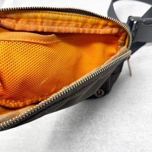 Lululemon Everywhere Belt Bag Black Aqueous Ikat Jacquard Black Highlander